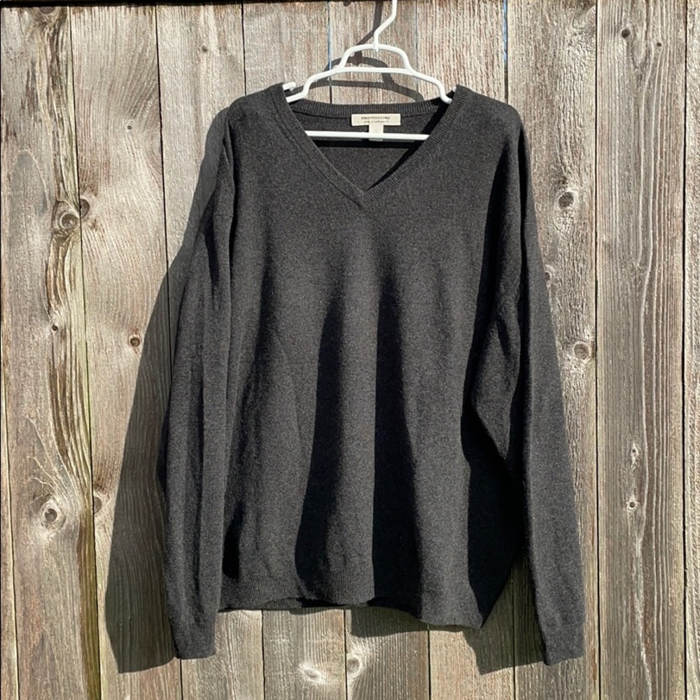 Like new - cashmere v-neck sweater, gray, size 3x
